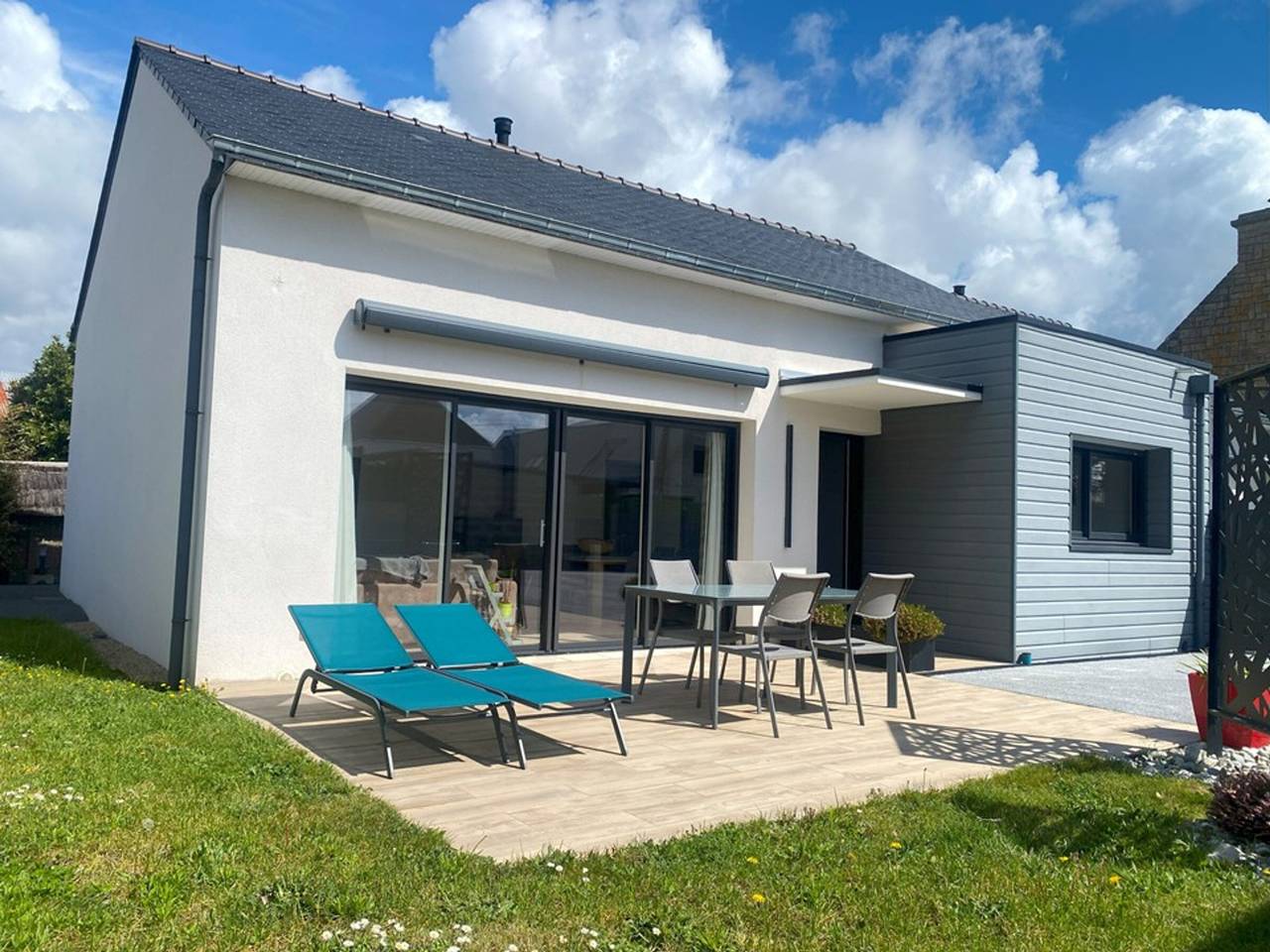 Contemporary single-story house with garden, jacuzzi, near beach and shops, Wifi included in Étel, Côte des Mégalithes