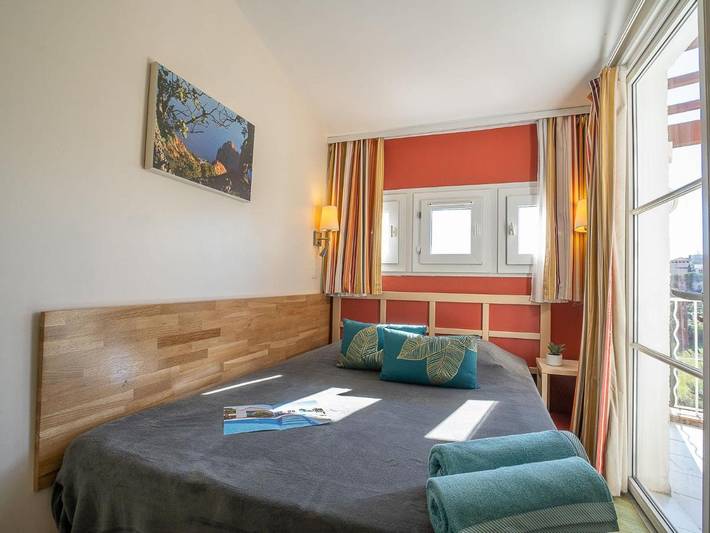 Gîte pour 4 personnes, avec jardin ainsi que terrasse et piscine dans Gare Du Dramont - 4