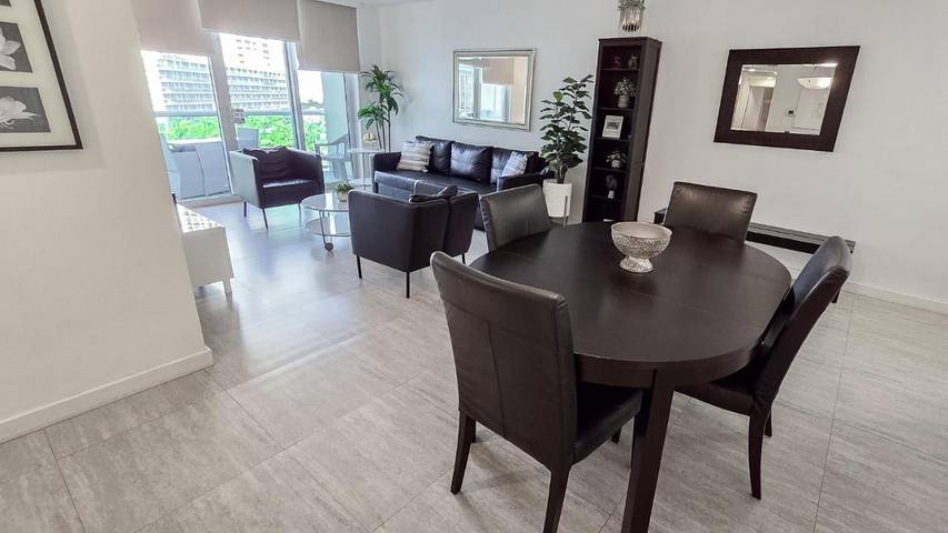 Apartamento de vacaciones para 6 personas, con vistas además de jardín y piscina - 1