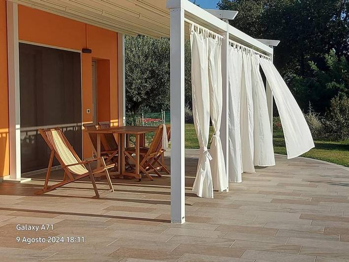 Casa vacanza per 4 persone, con Terrazza e Giardino nonché Piscina e Panorama a Tolentino