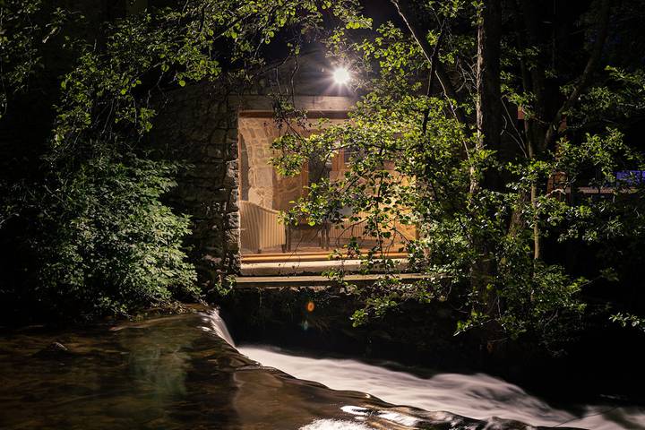 Gîte pour 6 personnes, avec jardin et piscine ainsi que jacuzzi et terrasse, animaux acceptés à Bourg-Argental - 3