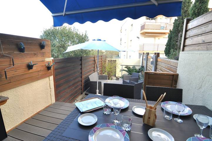 Chalet für 5 Personen, mit Terrasse und Garten sowie Ausblick in Roses