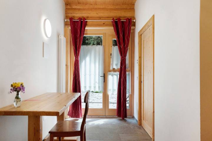 Camera 'Cazzuffi Rododendro' con Vista Montagna, Terrazza Privata e Wi-Fi in Peio, Parco Nazionale dello Stelvio