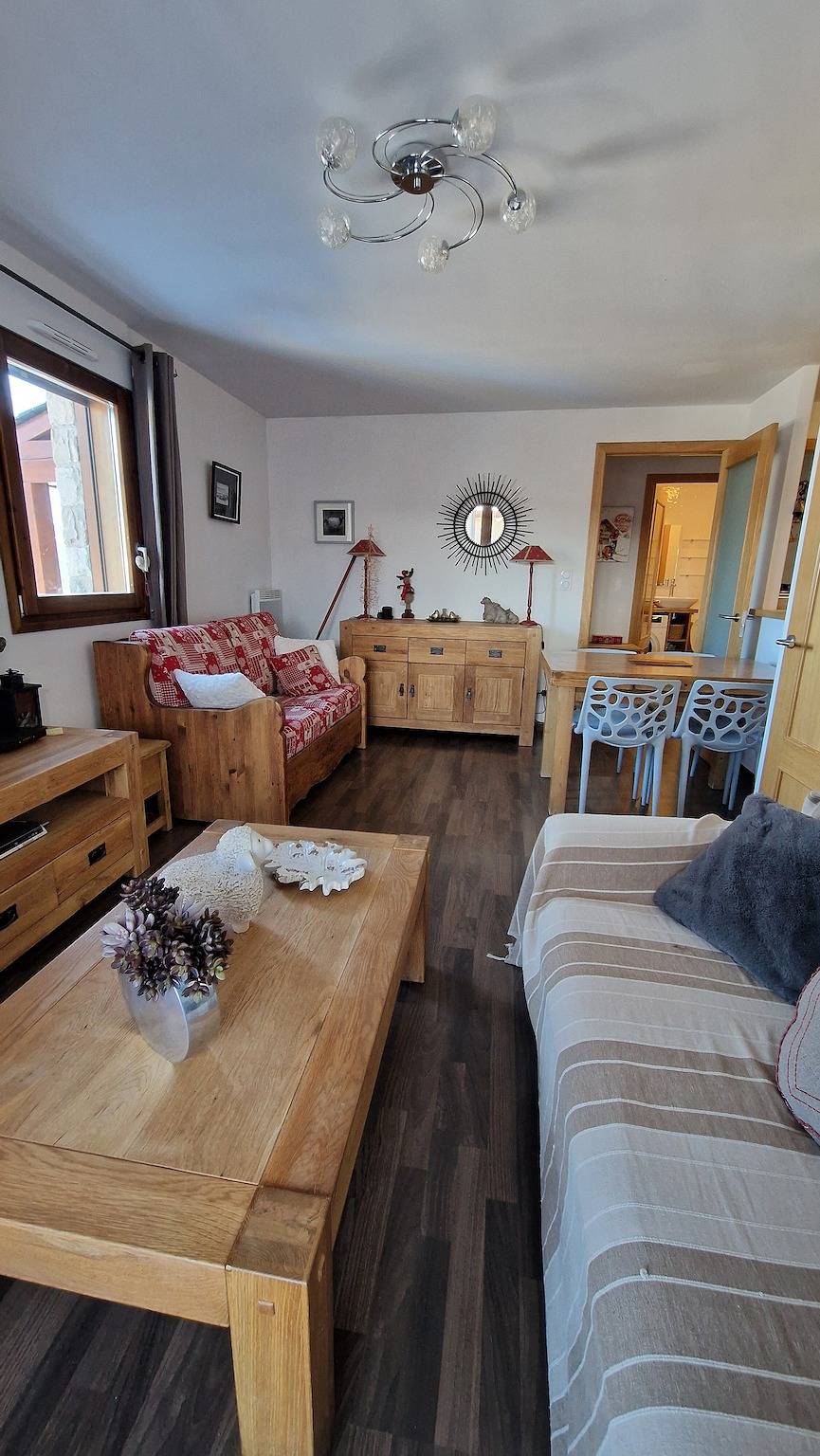 Apartamento entero, Apartamento «Le Madres» con vistas al lago y terraza privada in Les Angles, Región de Prades (Francia)