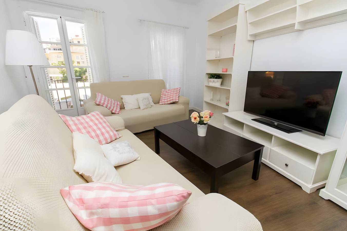 Apartamento inteiro, Apartamento 'Atarazanas Suite de 2 Quartos' com Varanda, Wi-Fi e Ar Condicionado in Malaga Centro Historico, Malaga