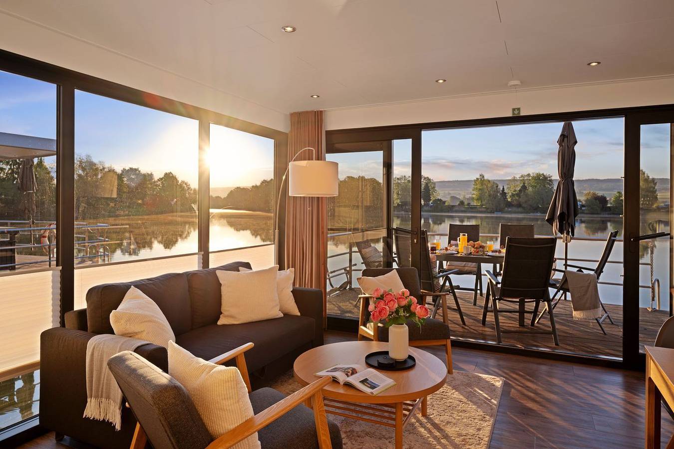 Floatinghouse Scarlett: Seeblick, Terrasse & Natur pur in Höxter, Kreis Höxter