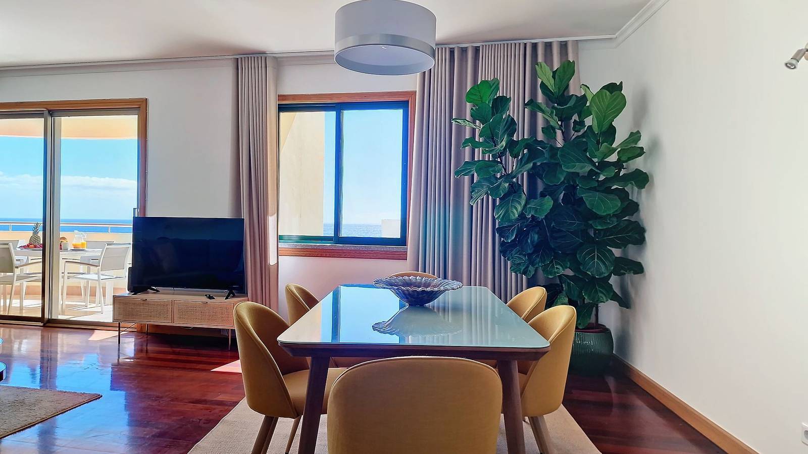 Entire apartment, Glorious Apartment by Lovelystay in São Martinho, Madeira
