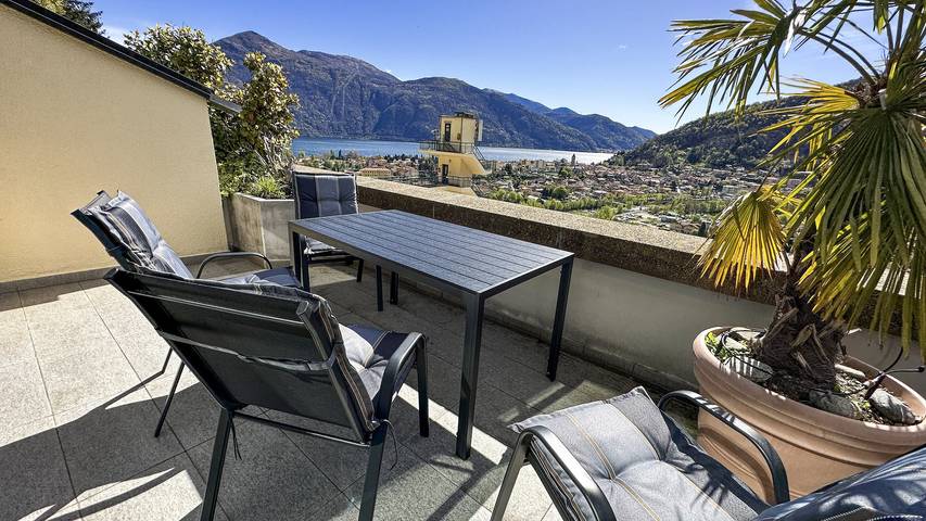 Ferienwohnung für 4 Personen, mit Balkon und Pool sowie Sauna und Seeblick in Comune di Cannobio