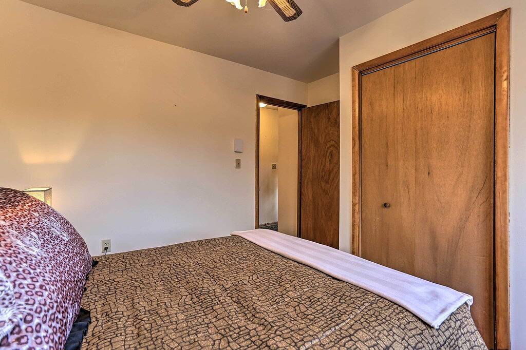 Fire Pit & Gas Grill: Charming Poconos Abode! in Saw Creek, Pike County