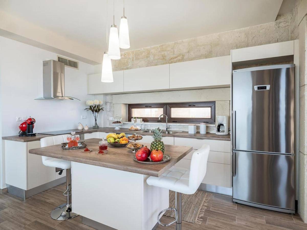 Private Luxury Villa with Whirlpool - Walk to Beach in Kastri, Iraklio-Heraklion und Umgebung