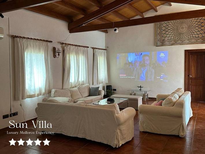 Finca für 19 Personen, mit Pool und Ausblick sowie Terrasse und Garten, mit Haustier in Santa Eugènia