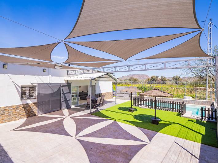 Villa pour 5 personnes, avec terrasse et jardin - 1