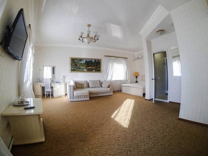 Apartamento para 2 personas, con Terraza y Jacuzzi además de Piscina y Sauna en Odesa