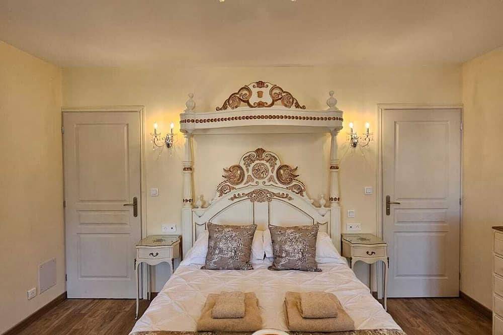 Appartement entier, The Pastoral Suite at La Maison Chaleureuse in Ribérac, Périgord Vert