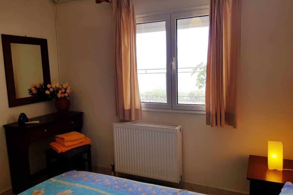 Ganze Wohnung, Sunrise 5 Apartment - Beautifully Located Air Conditioned 3 Bedroom Above Beach in Xiropigado, Kynouria