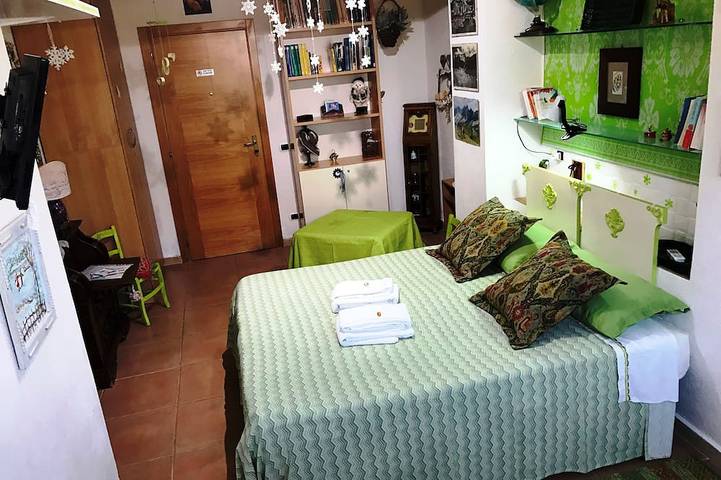Vacation rental for 13 people, with yard and terrace, with pets in Calabria