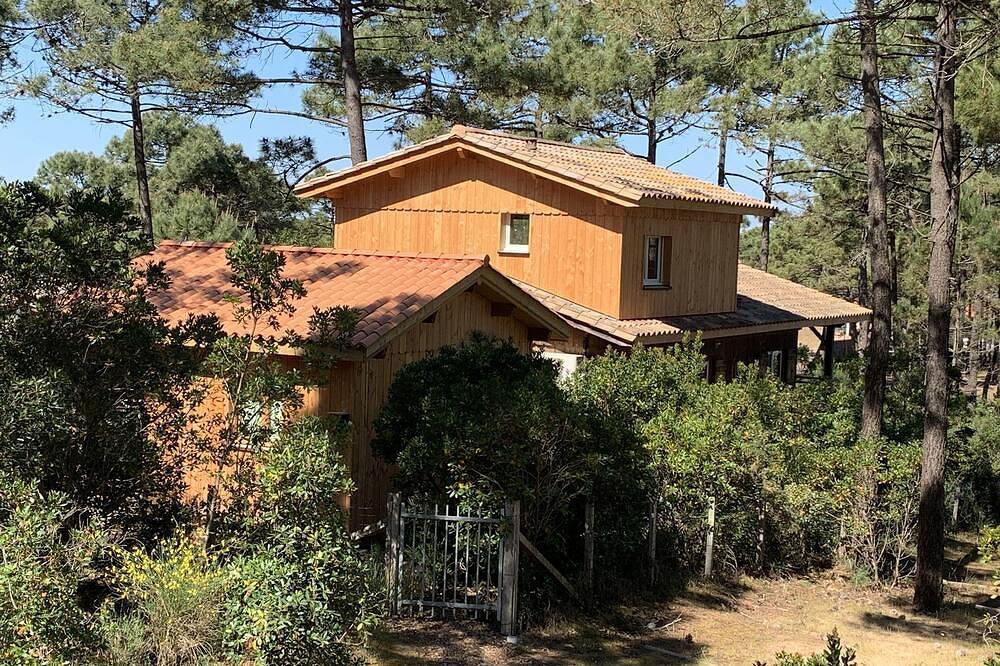Wooden house close to the ocean in a gated community. in Carcans Plage, Carcans