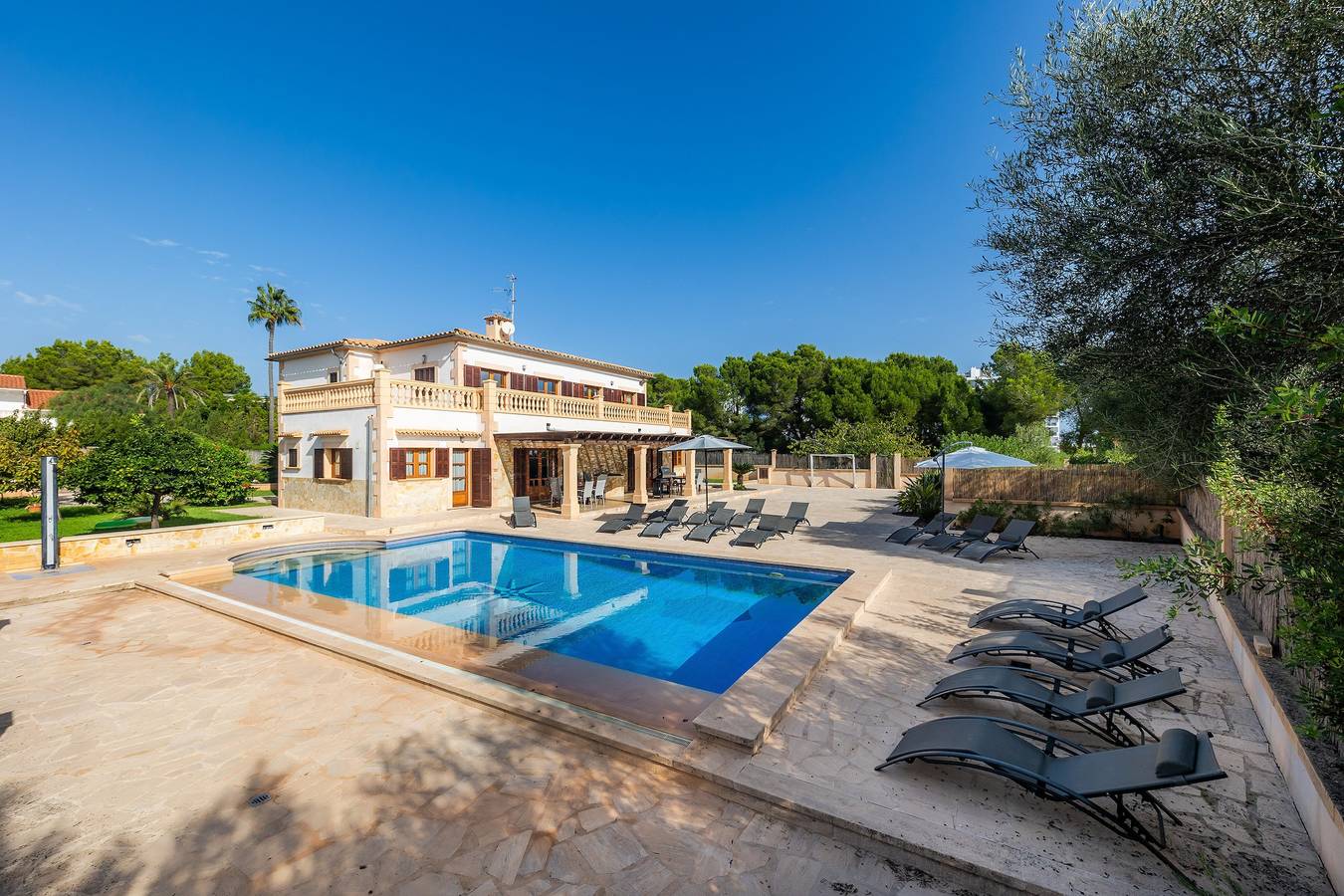 Villa Can Tosam Meiga con Wi-Fi, piscina, terrazas y balcón in Cales de Mallorca, Manacor