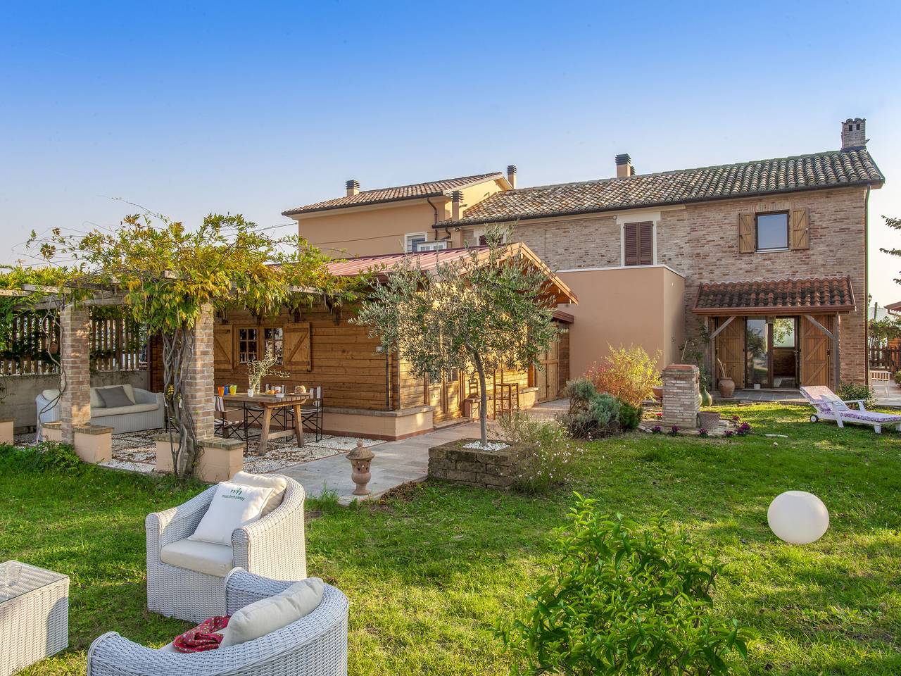 Ganze Wohnung, Haus mit Blick auf die Hügel in Montemaggiore al Metauro, Valle del Metauro
