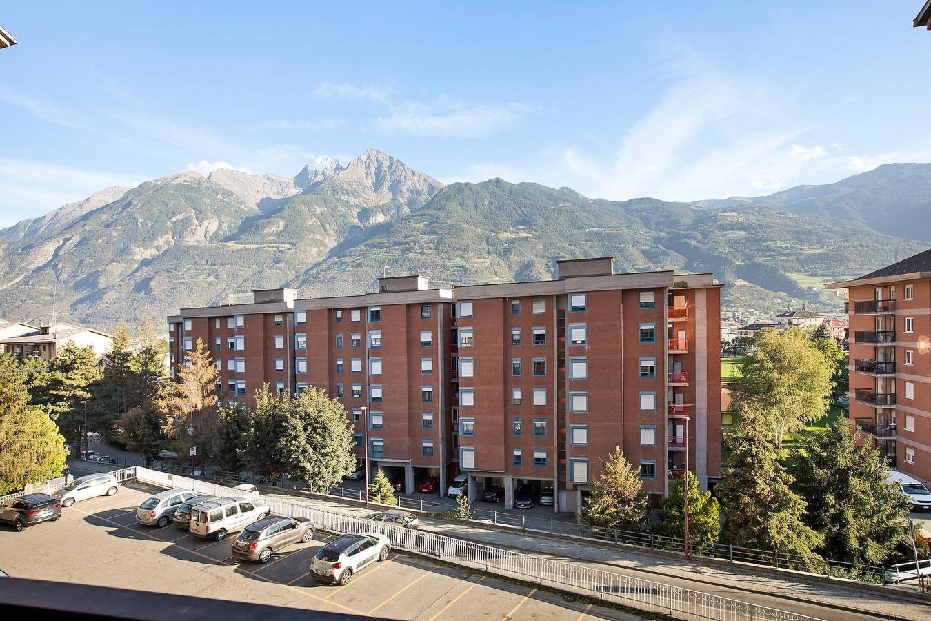Appartamento intero, Appartamento per vacanze "Aosta Family Home" con vista sulle montagne e balcone in Aosta, Alpi Pennine