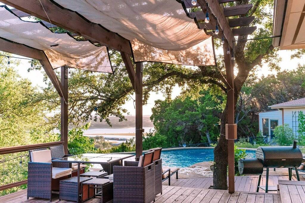 Secluded Retreat w/Private Pool, Epic Views, Room for the whole family! in Lago Vista, Lake Travis