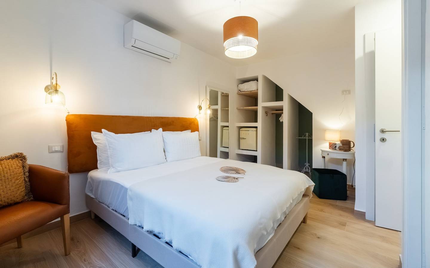 Homestay 'Residenza Tre Cuori' with Lake View, Wi-Fi and Air Conditioning in Torri del Benaco, Garda Mountains