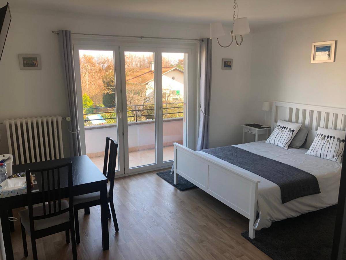 Au Bonheur des Iris in Rolle, Lac Léman