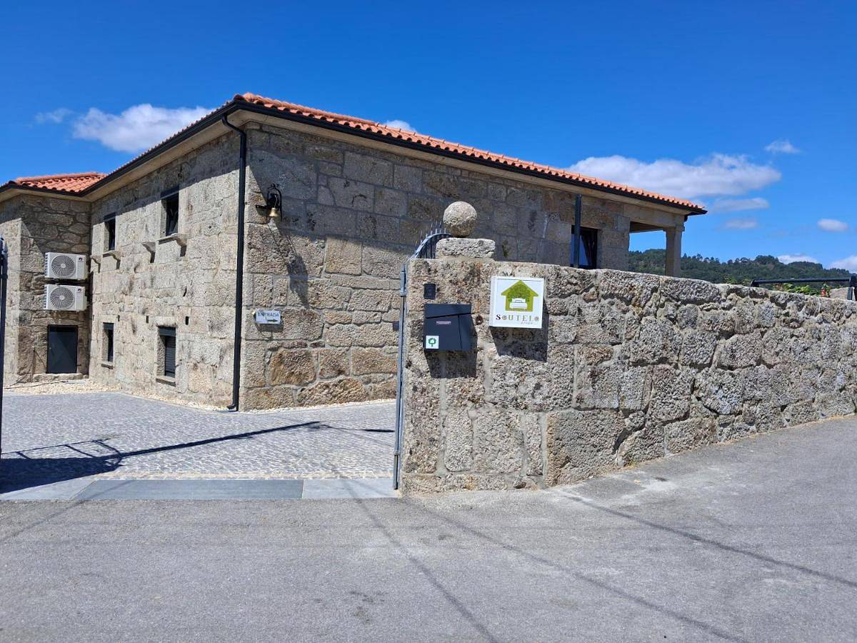 Soutelo House in Grovelas, Crasto, Ruivos e Grovelas