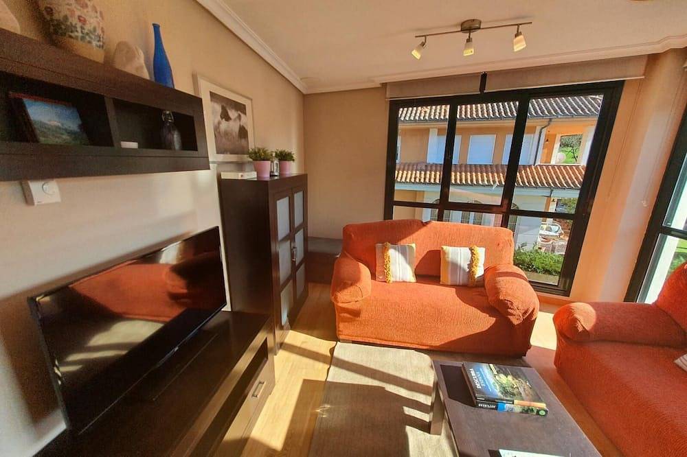 Entire apartment, Cozy apartment in Cangas de Onís Center with 3 bedrooms (7 places), Wifi, views in El Puente, Cangas de Onís