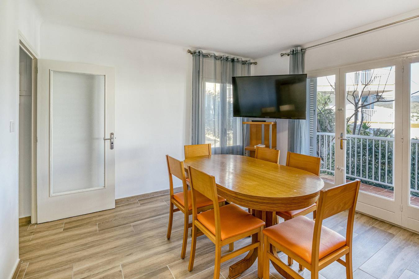 Hel lejlighed, Ferielejlighed for 6 personer med balkon in Llanca, Upper Empordà