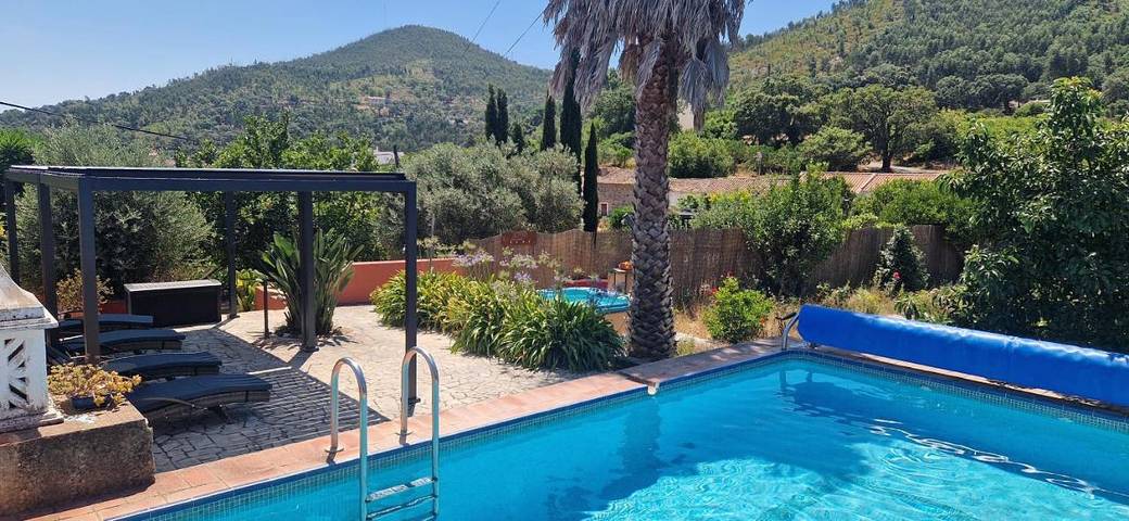 Chambre d’hôte pour 2 personnes, avec jardin ainsi que piscine et jacuzzi
