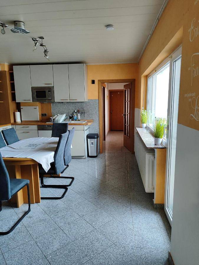 Ferienwohnung für 8 Personen, mit Balkon und Terrasse sowie Ausblick in Butzbach