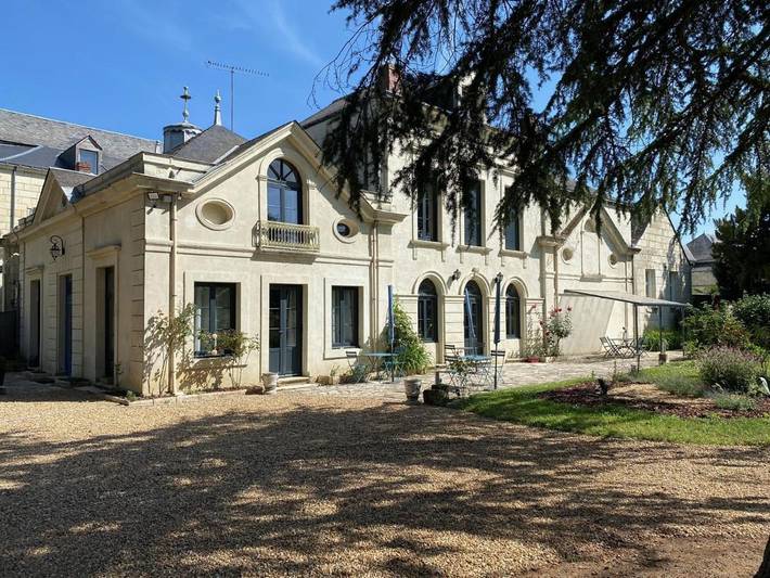 Chambre d’hôte pour 2 personnes, avec vue ainsi que piscine et jardin à Bréhémont
