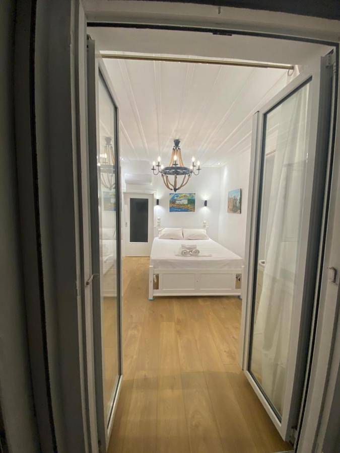 Gîte pour 2 personnes, avec vue et jardin dans Poros - 2