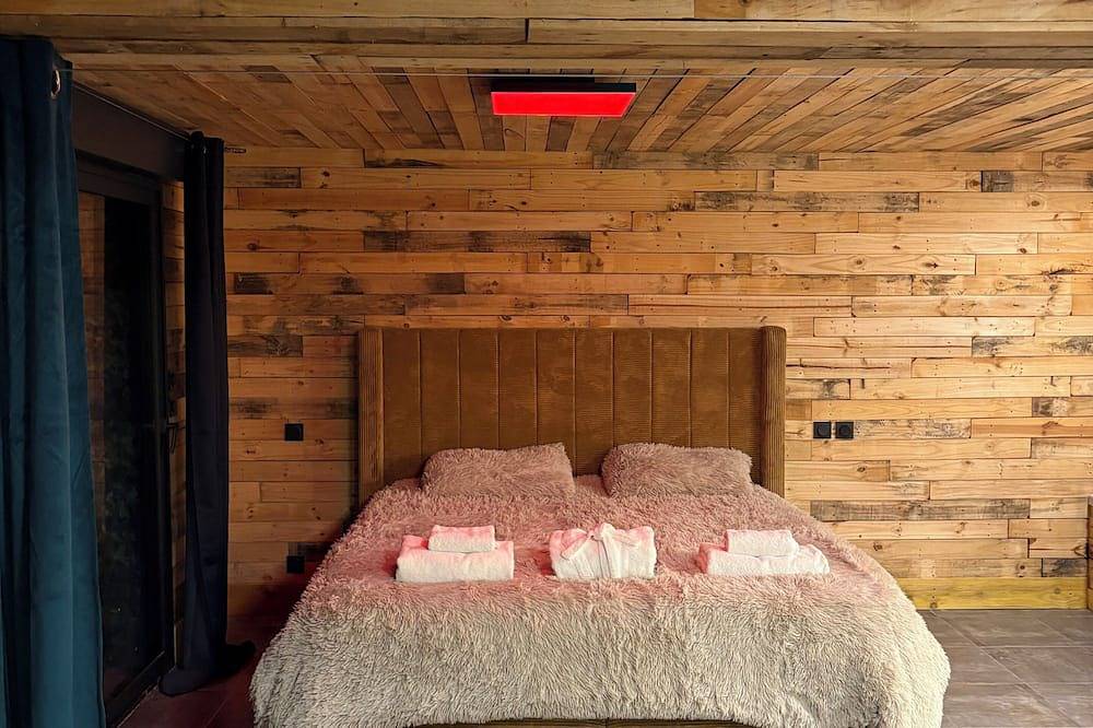 Cabane and Spa in Agde, Côte méditerranéenne (France)