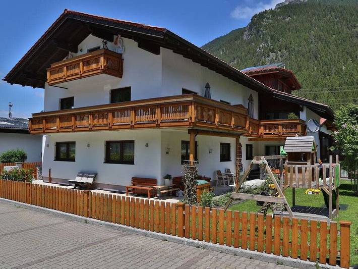 Ferienhaus für 4 Personen, mit Terrasse und Garten in Bichlbach - 2