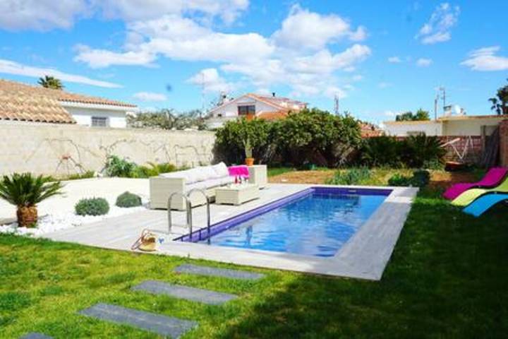 Location de vacances pour 6 personnes, avec piscine ainsi que jardin et terrasse à Vinaròs - 4