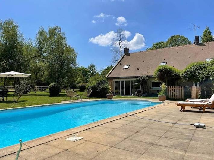 Gîte pour 6 personnes, avec Terrasse ainsi que Jardin et Piscine à Malicorne-sur-Sarthe