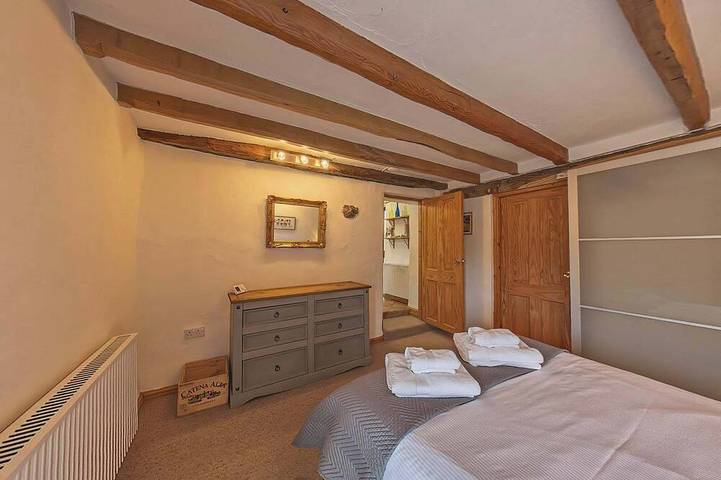 Beautiful 16th Century Ty Cerrig Cottage -set in stunning grounds with great views in Denbighshire
