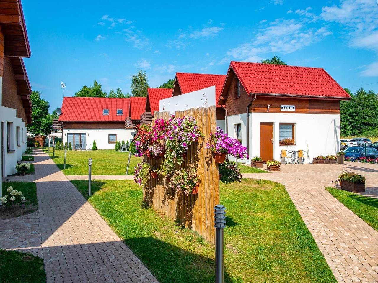 Ganze Wohnung, Geräumige 3-Zimmer-Wohnung, Sommerpool in Powiat Sławieński