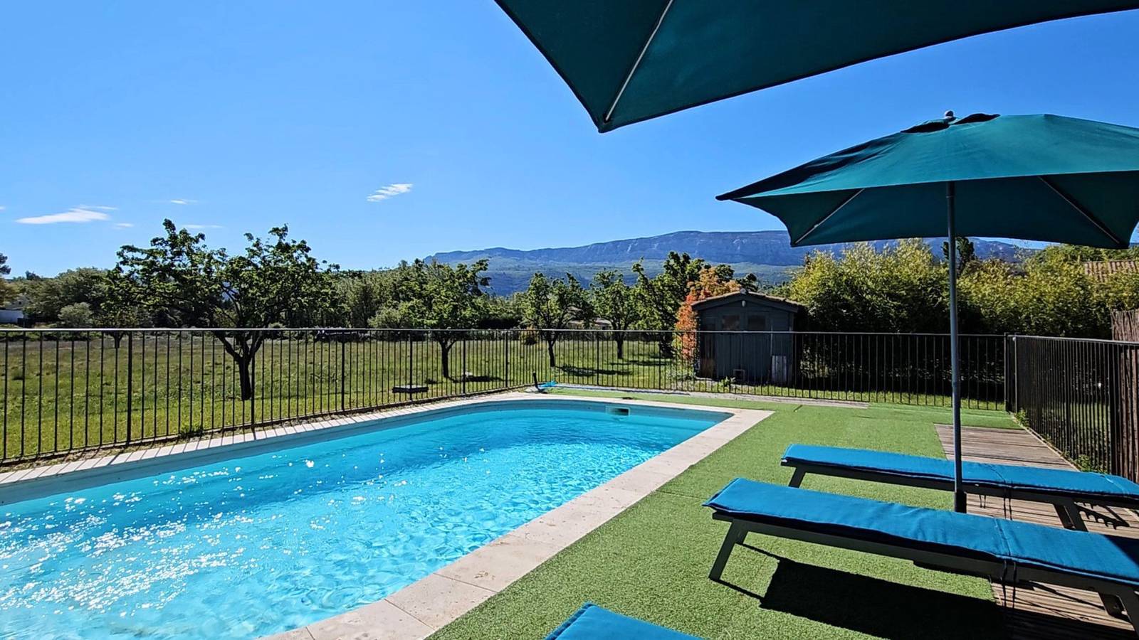 Gite "Chez Elles en Provence" avec piscine et jacuzzi privatifs in Nans-les-Pins, Région de Brignoles