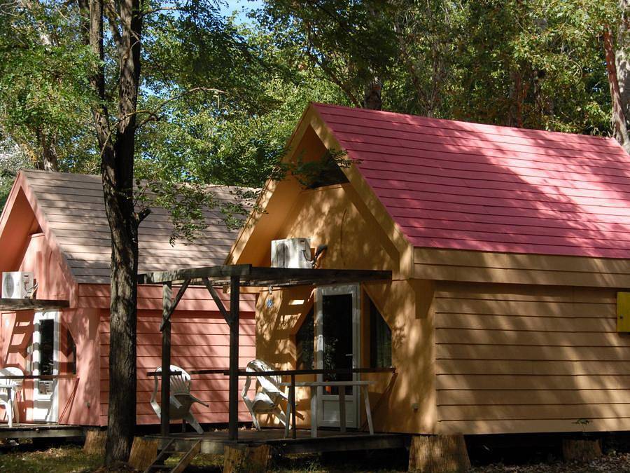 Camping Paradis Bellerive - Chalet 4 persons - Les Lauriers - 2 bedrooms in Montfrin, Nimes region