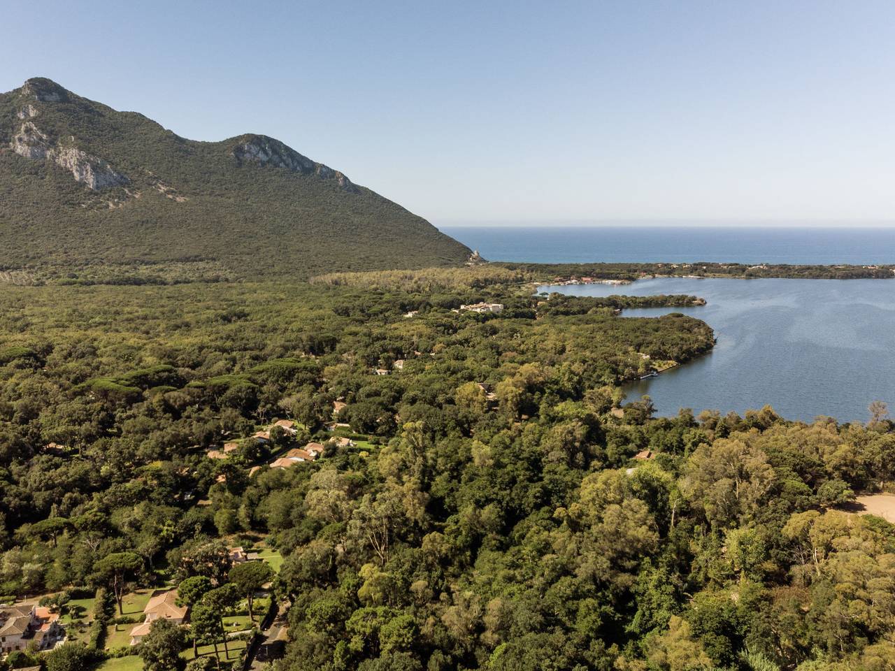 La casina nel bosco in Mezzomonte (Latina), Pontinische Ebene