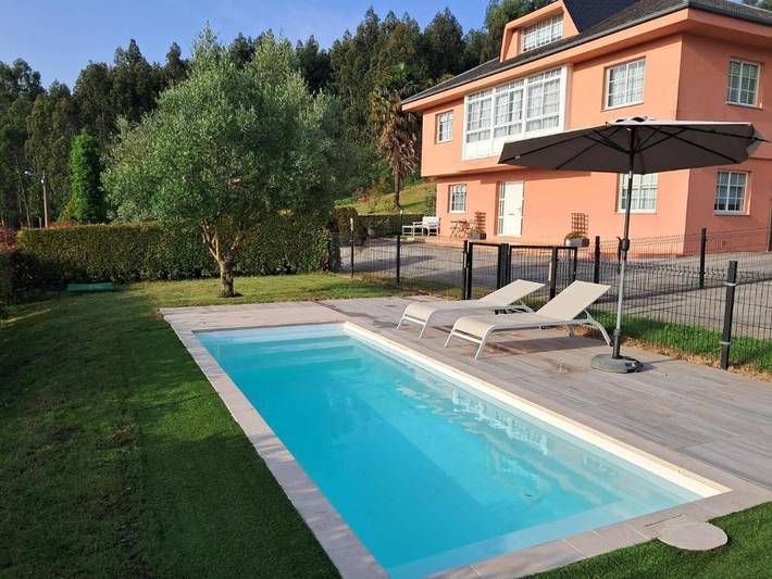 Casa de vacaciones para 6 personas, con vistas además de jardín y piscina - 1