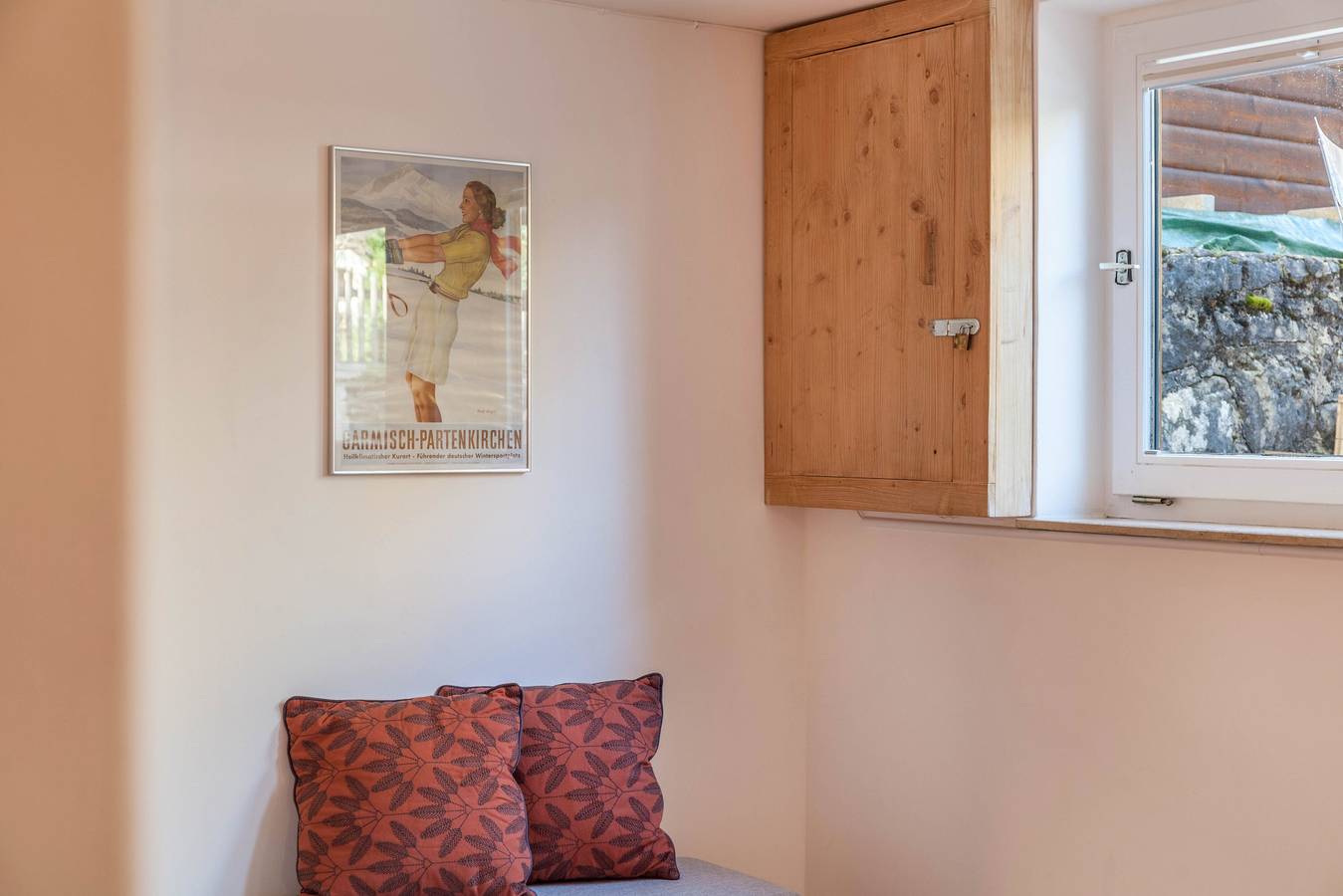 Entire apartment, 'Höllental 51' close to City Centre with Wi-Fi in Garmisch-Partenkirchen, Bavarian Alps