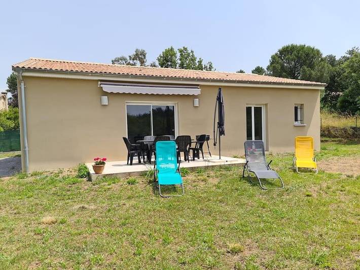 Location de vacances pour 6 personnes, avec vue et jardin à Ailhon - 3