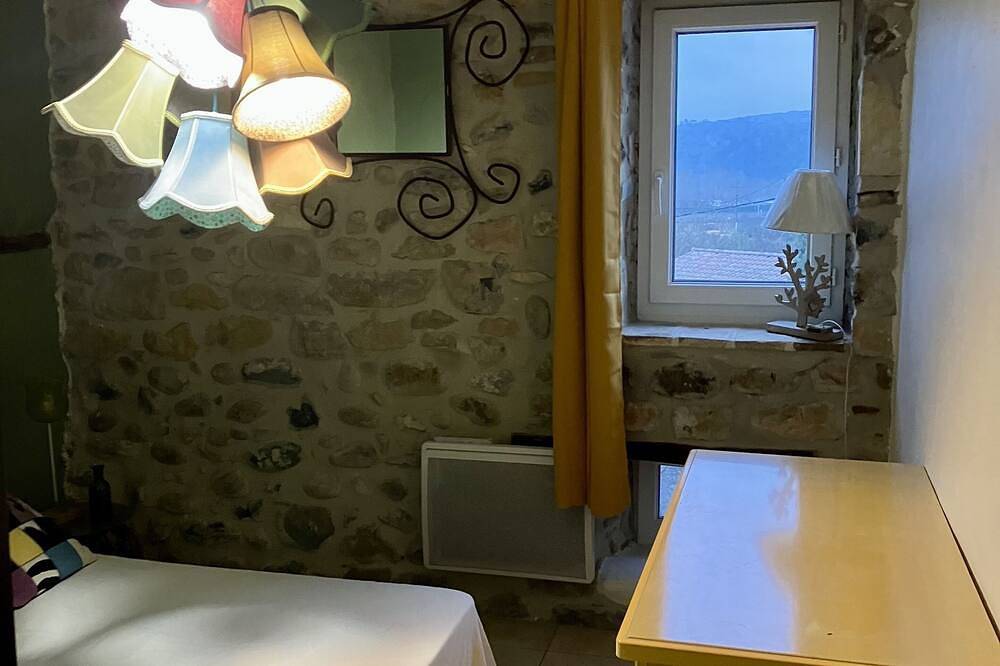 Entire apartment, 140 m2 just for you.5-minute walk from the Ardèche river. in Salavas, Gorges de l’Ardèche
