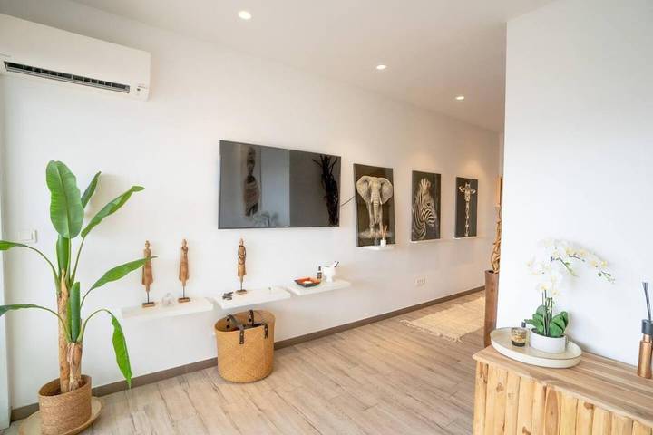 Gîte pour 4 personnes, avec balcon ainsi que piscine et vue dans Nettlé Bay