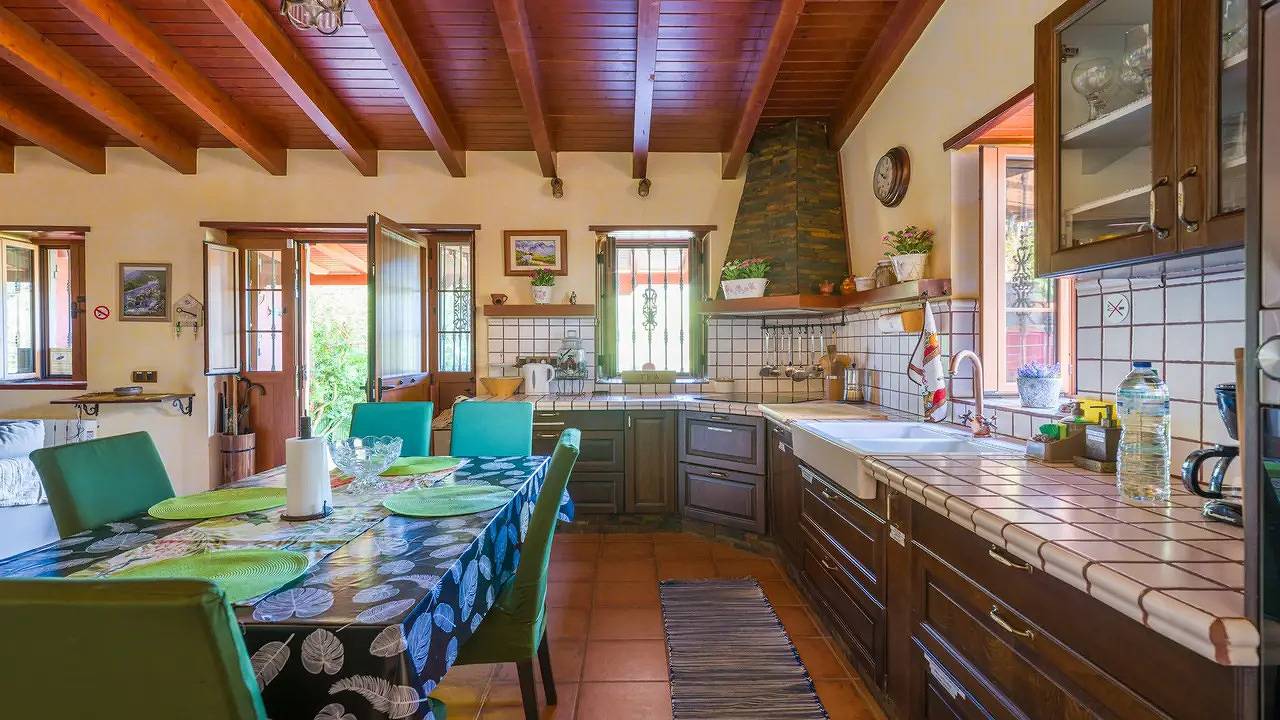 Holiday home for 7 people with garden in Zumacal, Valleseco