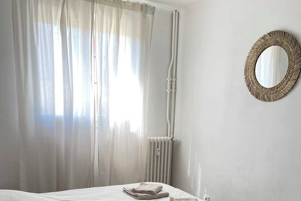 Entire apartment, Bright, open-plan apartment in Montauban, Tarn-et-Garonne